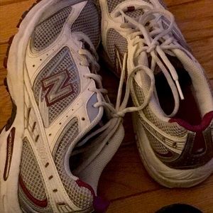 New Balance White Sneaks. Size 8.5